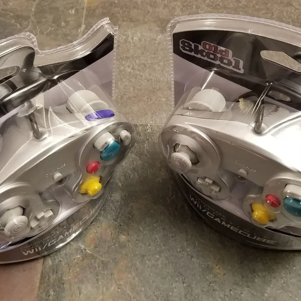 2 Gamecube Controllers - Silver/Platinum (NEW) - Nintendo - Old Skool